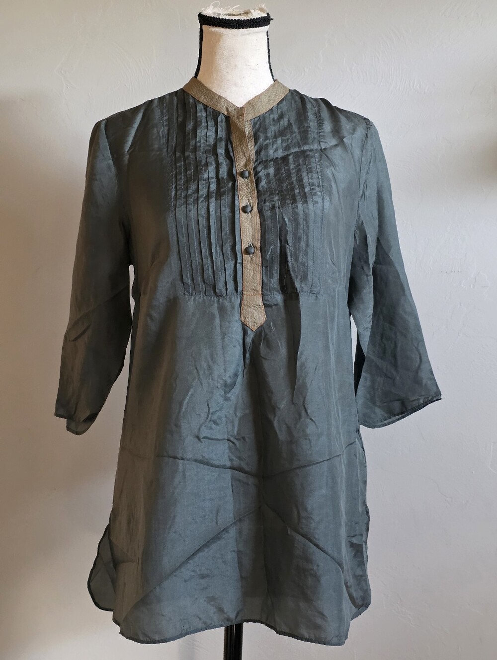 Anokhi 100% Silk Pintuck Tunic Blouse Gray Green Boho Small